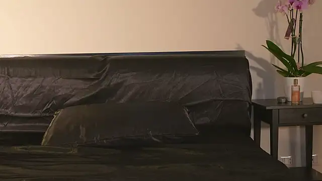 AbrilColls  online show from 03.14.26