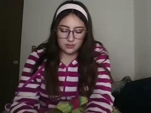 Snapshot of Mar_00c chatting on 10.22.25 Mar 00c online show from 10.22.25