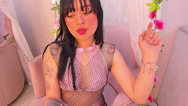 Snapshot of baby_naomy chatting on 10.11.25 baby naomy online show from 10.11.25