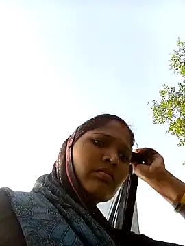 Snapshot of Hot_hat chatting on 10.19.25 Hot hat online show from 10.19.25