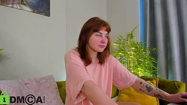 Snapshot of Rene_Shine chatting on 11.27.25 Rene Shine online show from 11.27.25