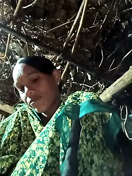 Snapshot of Cutsedi3 chatting on 11.12.25 Cutsedi3 online show from 11.12.25