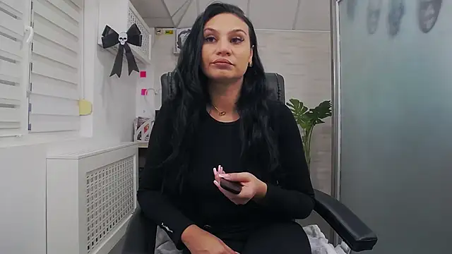 YaraXCox online show from 10.30.25