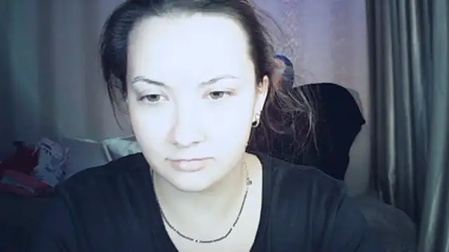 MoodieMira online show from 04.21.26