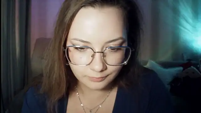Snapshot of MoodieMira chatting on 04.24.26 MoodieMira online show from 04.24.26