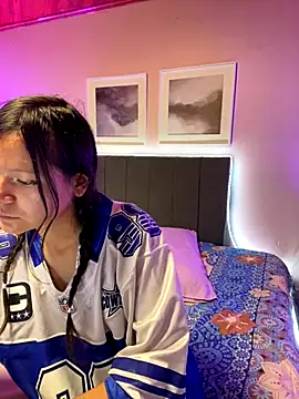 Ninfa pink online show from 10.18.25