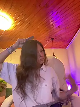 Ninfa pink online show from 11.29.25