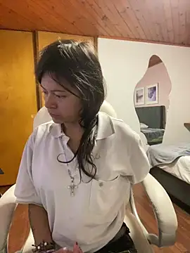 Ninfa pink online show from 12.19.25