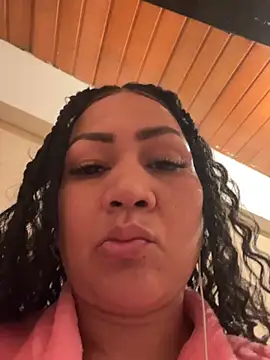 Snapshot of Ayleenpamelasexysquirt chatting on 10.15.25 Ayleenpamelasexysquirt online show from 10.15.25