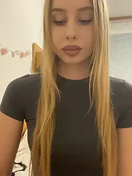 Snapshot of RemyStyles chatting on 02.25.26 RemyStyles online show from 02.25.26