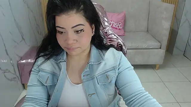 Snapshot of Scarlettt_s chatting on 10.13.25 Scarlettt s online show from 10.13.25