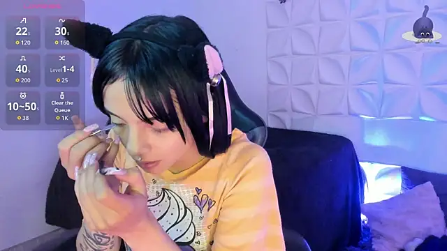 Snapshot of Barbieteeen chatting on 10.28.25 Barbieteeen online show from 10.28.25