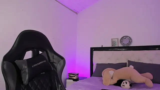 Snapshot of Barbieteeen chatting on 11.16.25 Barbieteeen online show from 11.16.25