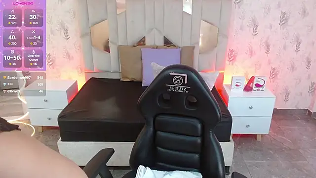 Snapshot of MARIANA_TAY1 chatting on 11.04.25 MARIANA TAY1 online show from 11.04.25