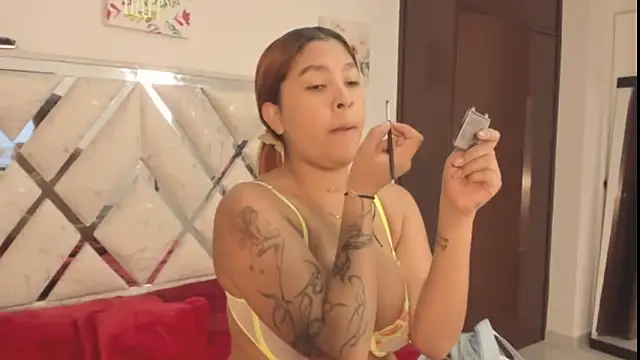 Snapshot of VenusBelle chatting on 10.18.25 VenusBelle online show from 10.18.25