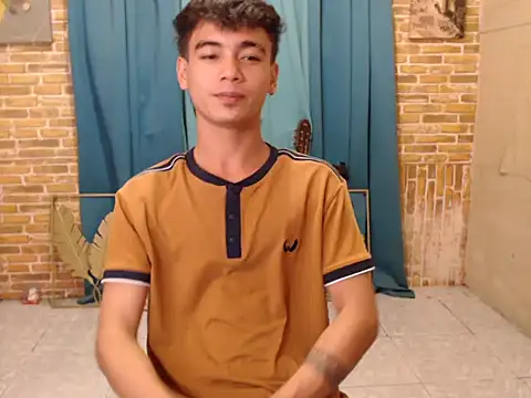 Snapshot of boy_raphael chatting on 10.10.25 boy raphael online show from 10.10.25