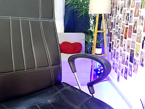 Snapshot of your_Tanu_02 chatting on 10.26.25 your Tanu 02 online show from 10.26.25