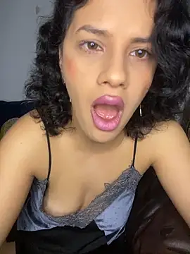 Snapshot of Biaaxxxsexy chatting on 11.01.25 Biaaxxxsexy online show from 11.01.25