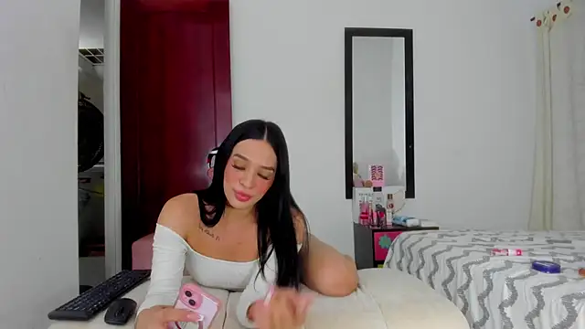 Snapshot of princesa_luissa chatting on 11.11.25 princesa luissa online show from 11.11.25