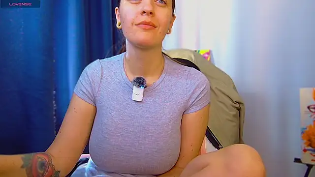 Snapshot of Ann_mikela chatting on 05.25.26 Ann mikela online show from 05.25.26