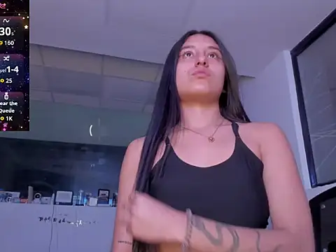 Snapshot of princesstina- chatting on 11.13.25 princesstina- online show from 11.13.25