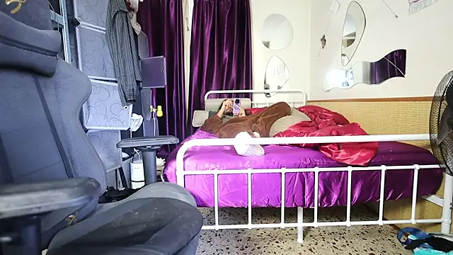 Snapshot of maddy_kinky chatting on 10.12.25 maddy kinky online show from 10.12.25