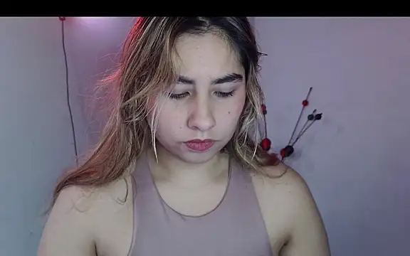 Snapshot of sofiazaf5 chatting on 10.29.25 sofiazaf5 online show from 10.29.25