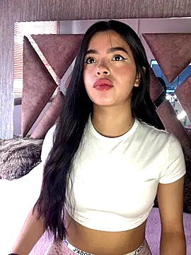 Snapshot of LunaMoore_Pink chatting on 10.17.25 LunaMoore Pink online show from 10.17.25