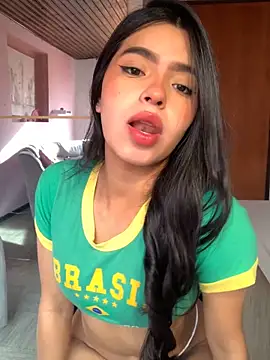 LunaMoore Pink online show from 12.04.25