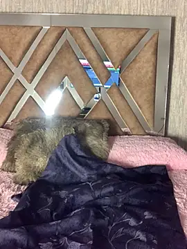 LunaMoore Pink online show from 02.06.26