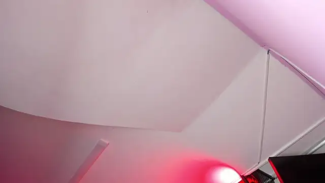 Yaluz Naugthy online show from 01.17.26