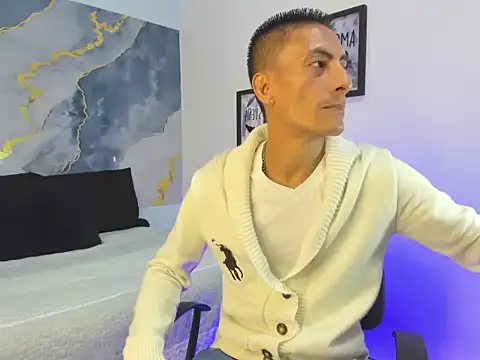 latin crissex online show from 11.24.25