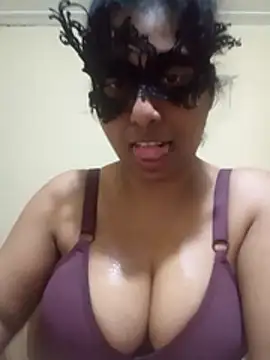 Expose Queen online show from 11.29.25