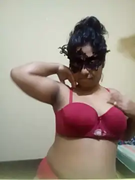 Expose Queen online show from 12.02.25