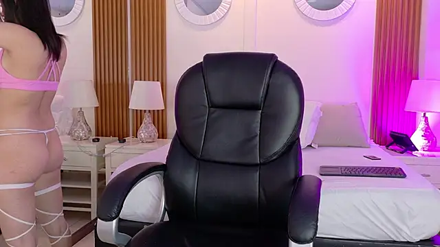 Snapshot of AshleyGinger_ chatting on 11.06.25 AshleyGinger online show from 11.06.25