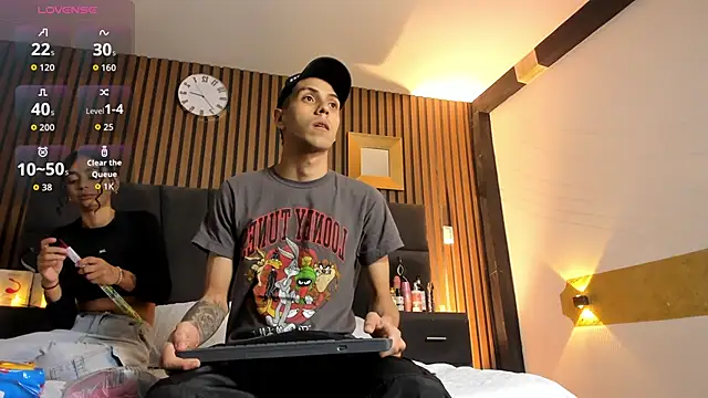 DerryAndIzzy online show from 10.19.25