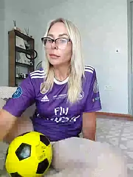 Snapshot of ElenabonyX chatting on 06.20.26 ElenabonyX online show from 06.20.26