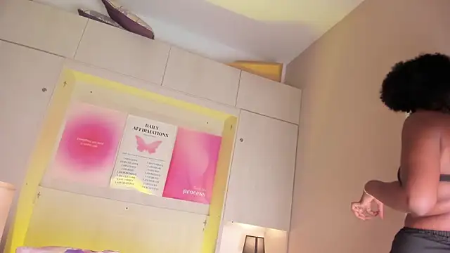 Snapshot of MaraBaker chatting on 02.24.26 MaraBaker online show from 02.24.26