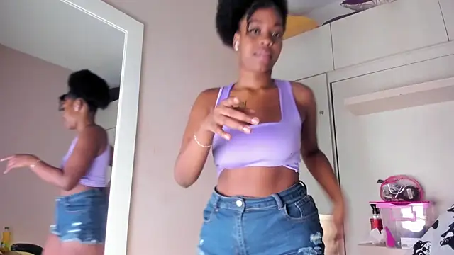 Snapshot of MaraBaker chatting on 03.02.26 MaraBaker online show from 03.02.26