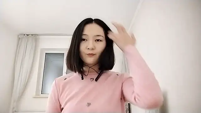 Snapshot of Lyndasilk chatting on 10.13.25 Lyndasilk online show from 10.13.25