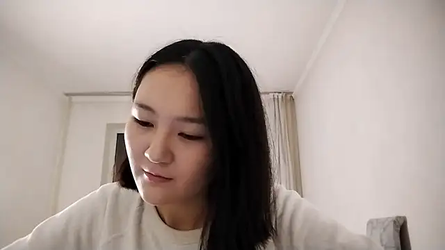 Snapshot of Lyndasilk chatting on 10.21.25 Lyndasilk online show from 10.21.25