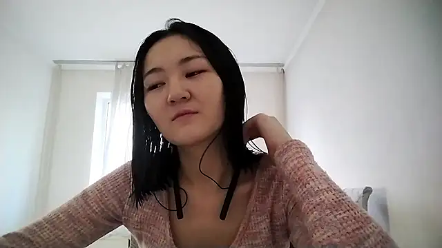 Snapshot of Lyndasilk chatting on 11.20.25 Lyndasilk online show from 11.20.25