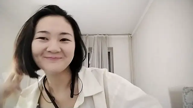 Snapshot of Lyndasilk chatting on 11.23.25 Lyndasilk online show from 11.23.25