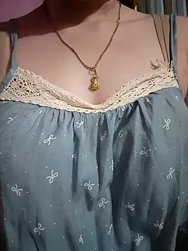 Snapshot of LeanaLy chatting on 10.12.25 LeanaLy online show from 10.12.25