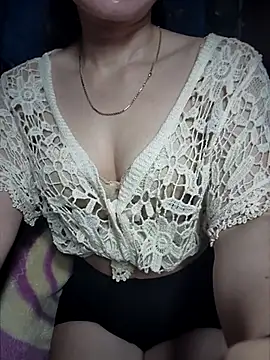 Snapshot of LeanaLy chatting on 10.14.25 LeanaLy online show from 10.14.25