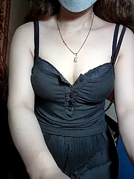 Snapshot of LeanaLy chatting on 10.20.25 LeanaLy online show from 10.20.25