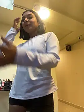 AlyssaRay online show from 05.13.26