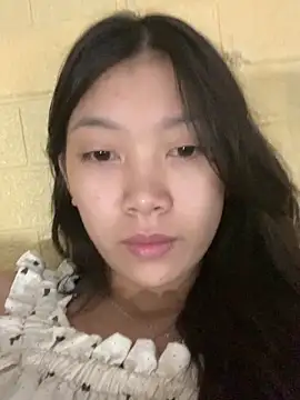 linh-lan1 online show from 10.13.25