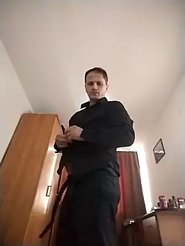 Snapshot of Iuliancatalin38 chatting on 10.12.25 Iuliancatalin38 online show from 10.12.25