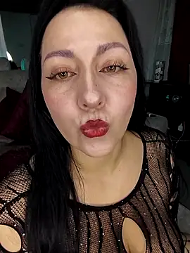 kitten25-hott online show from 10.14.25